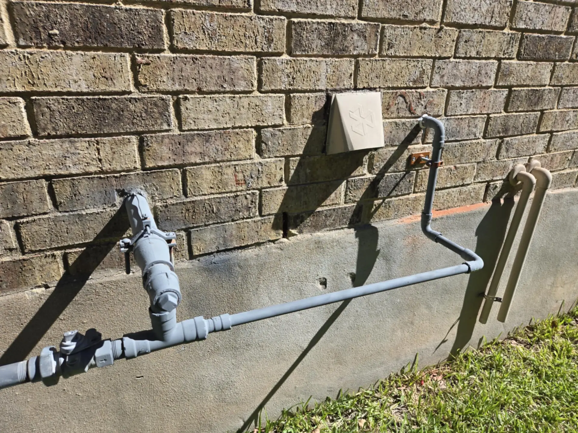 outdoor plumbing pipes